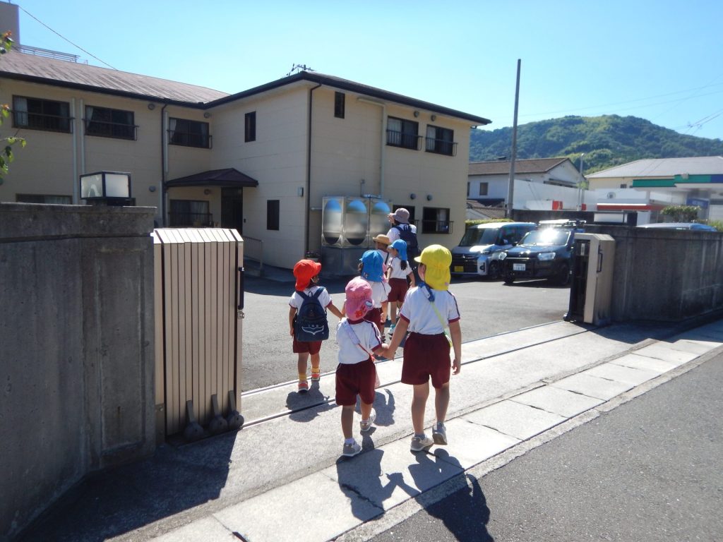 夏休み預かり保育日記　スイカ割り体験🍉